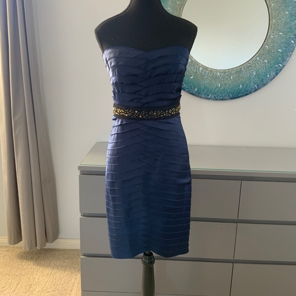 BCBGMAXAZRIA LAYERED SATIN STRAPLESS DRESS SIZE 4 - Picture 3 of 5